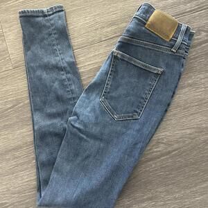 Aritzia Denim Forum blue skinny jeans #skinnyjeans